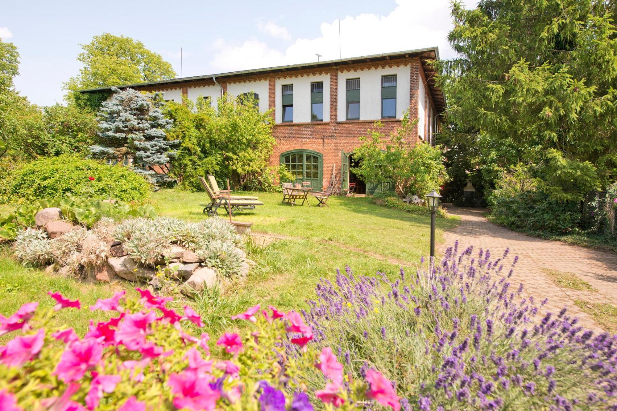 Romantik Hotel Gutshaus Ludorf Exterior photo